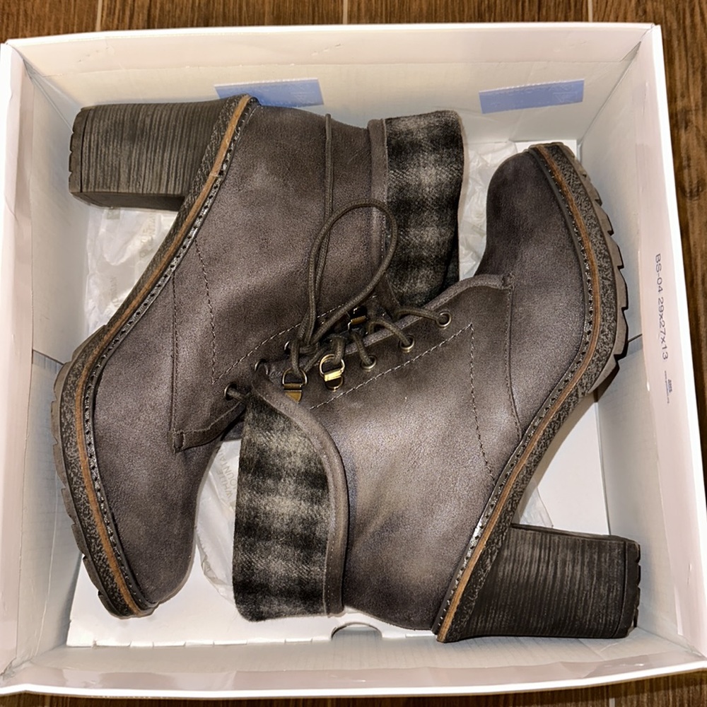WHITE MOUNTAIN Women's SZ 8.5M "Jay Jay" Ankle Boots NWB